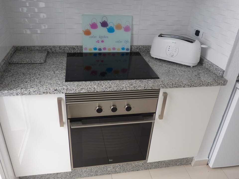 New cooker and hob installed 2017.