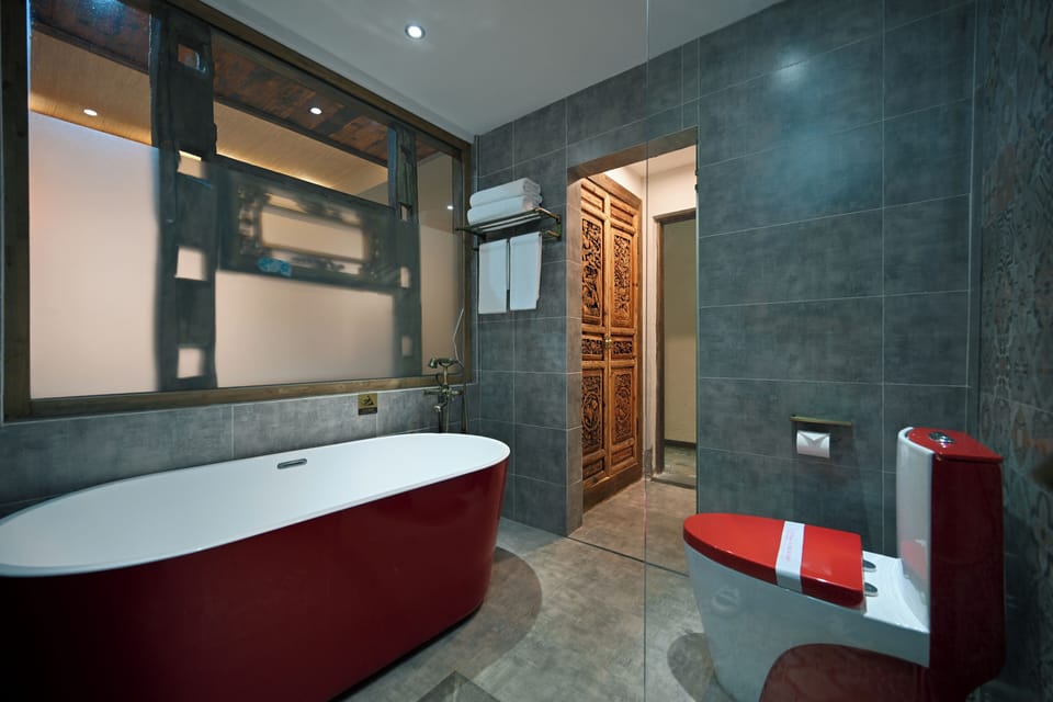 Family Room | Bathroom | Rainfall showerhead, free toiletries, hair dryer, bathrobes