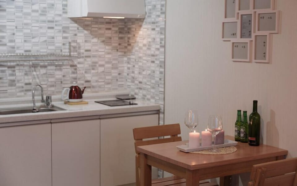Studio (4F) | In-room dining