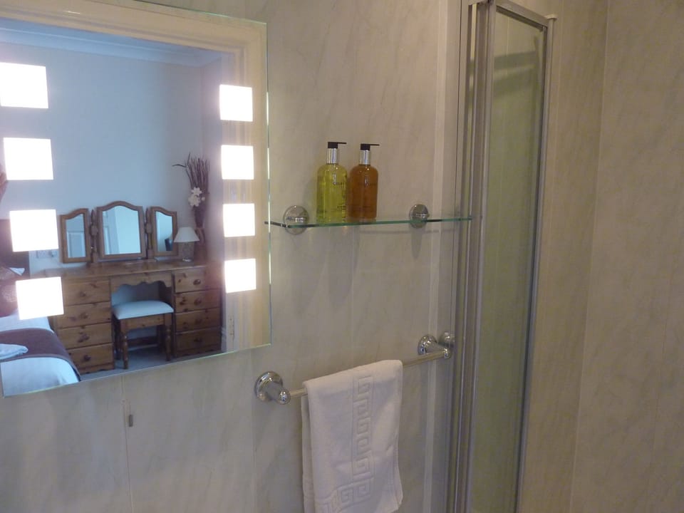 Luxury Double Room, Ensuite (Room 1, 1st Floor) | Bathroom | Shower, hair dryer, towels