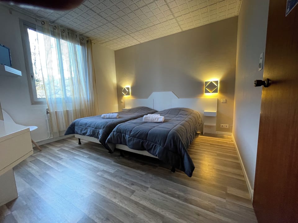 Standard Twin Room | Desk, soundproofing, free WiFi, bed sheets