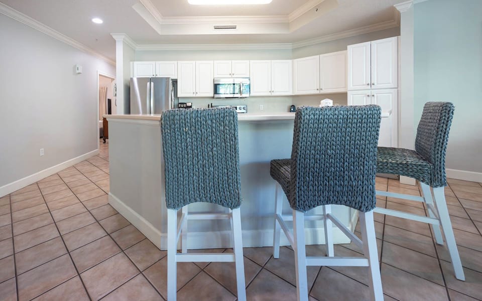 Sip your morning coffee at the breakfast bar and get ready for a day of adventure in this stylish space