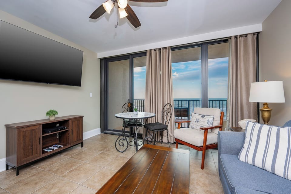 Island Winds West 677 Gulf Shores, Alabama, beach front, 1 bedroom condominium