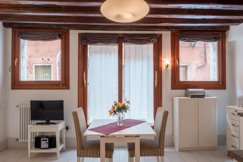 Deluxe Triple Room, Canal View | Living area | 24-inch flat-screen TV with digital channels, TV