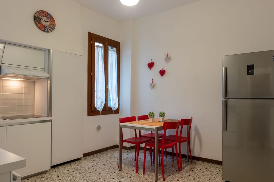 City Apartment | Private kitchen | Full-size fridge, microwave, espresso maker, coffee/tea maker