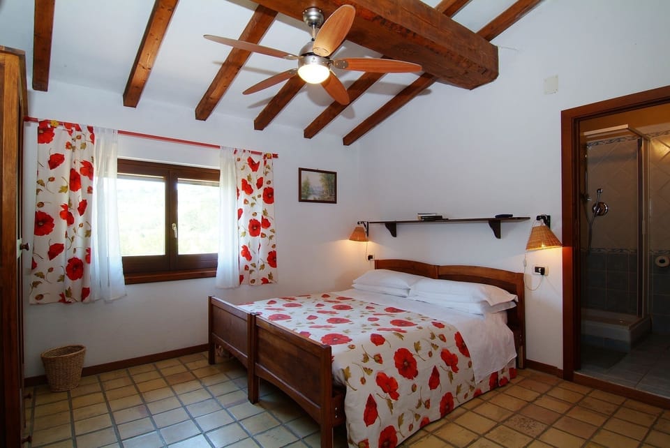 Double Room | Free WiFi, bed sheets