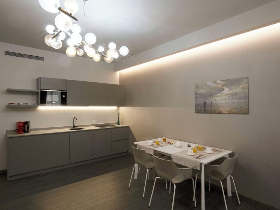 Luxury Apartment (Large) | In-room safe, desk, blackout drapes, soundproofing