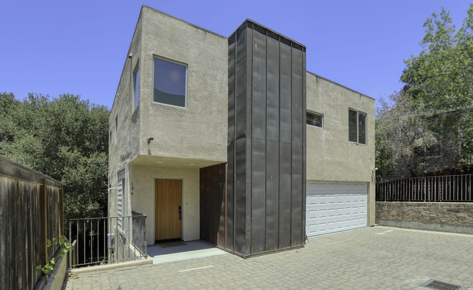 Front Entrance - Welcome to the Avila Beach Gem, ideally situated in the heart of downtown Avila Beach. Enjoy the convenience of a brief 5-minute stroll to the beach, as well as nearby shops, and delectable dining options, all within easy reach.