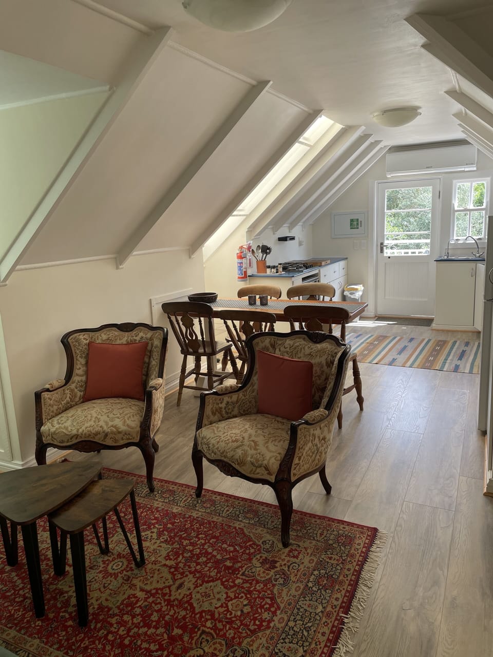 Comfort Apartment, 3 Bedrooms, Mountain View, Annex Building | Living area