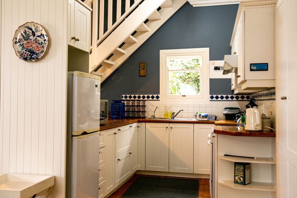 Cottage, 2 Bedrooms | Private kitchen | Eco-friendly cleaning products