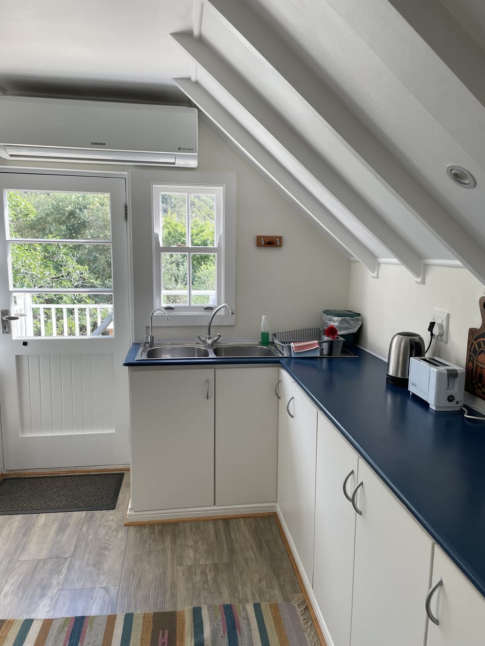 Comfort Apartment, 3 Bedrooms, Mountain View, Annex Building | Private kitchen | Eco-friendly cleaning products