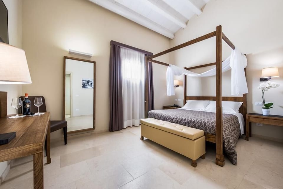 Junior Suite | Premium bedding, minibar, in-room safe, desk