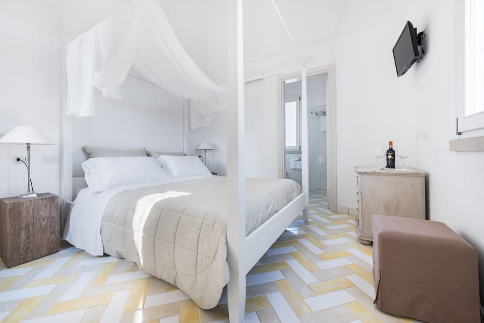 1 bedroom, premium bedding, iron/ironing board, free WiFi