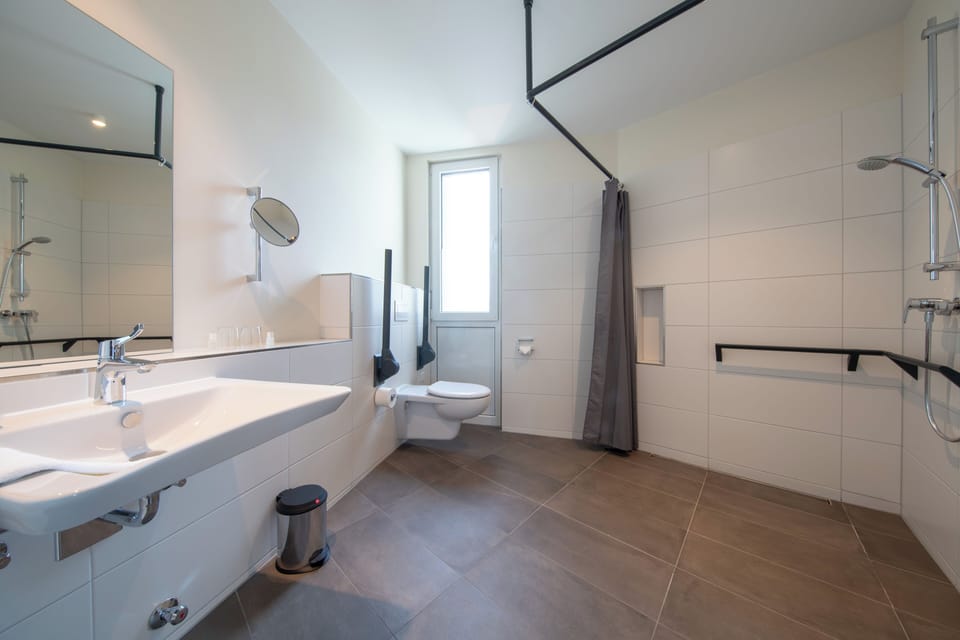 Standard Double Room, Accessible, Non Smoking | Bathroom | Shower, free toiletries, towels