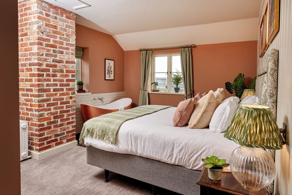 Luxury Room | Egyptian cotton sheets, premium bedding, down comforters
