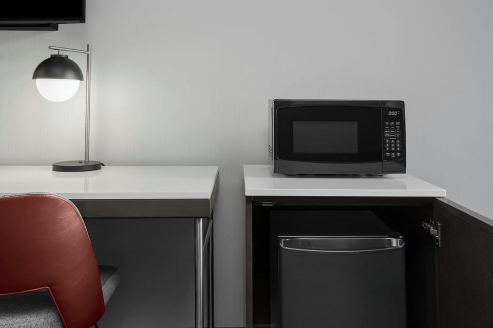 Pillowtop beds, in-room safe, desk, blackout drapes