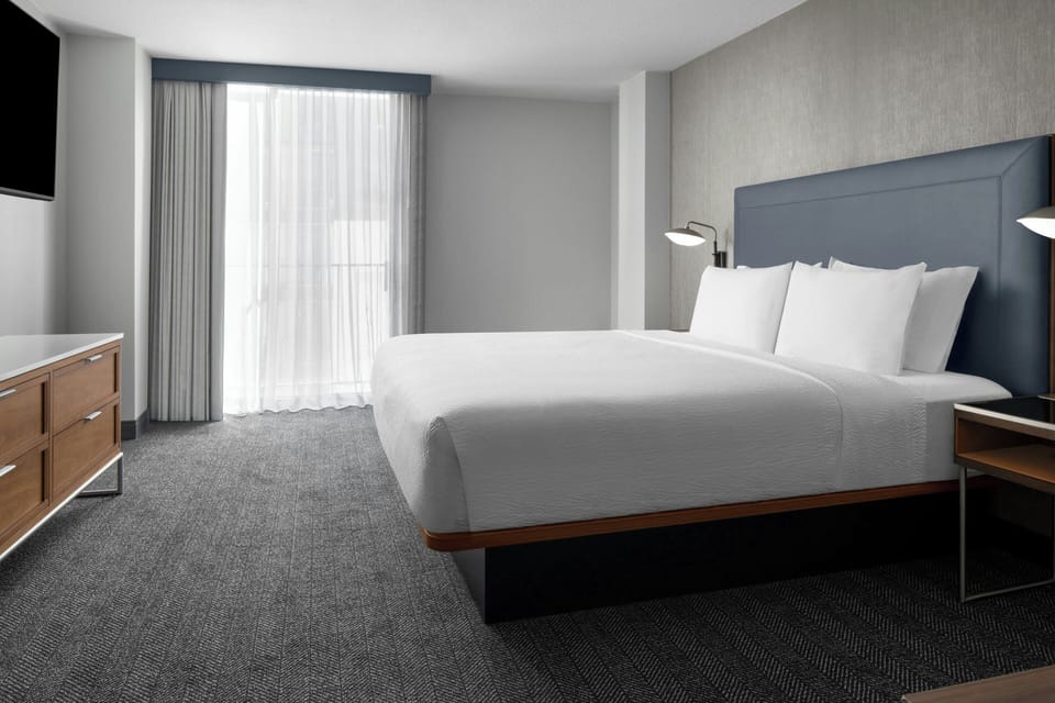Suite, 1 Bedroom | Pillowtop beds, in-room safe, desk, blackout drapes