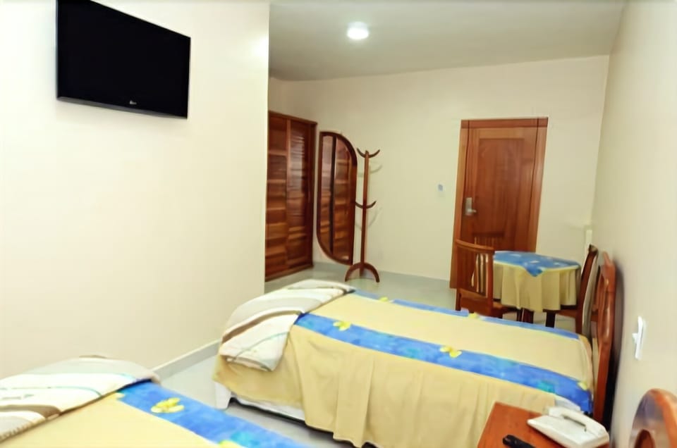 Standard Room | Minibar, iron/ironing board (on request), cribs (free), WiFi (free)