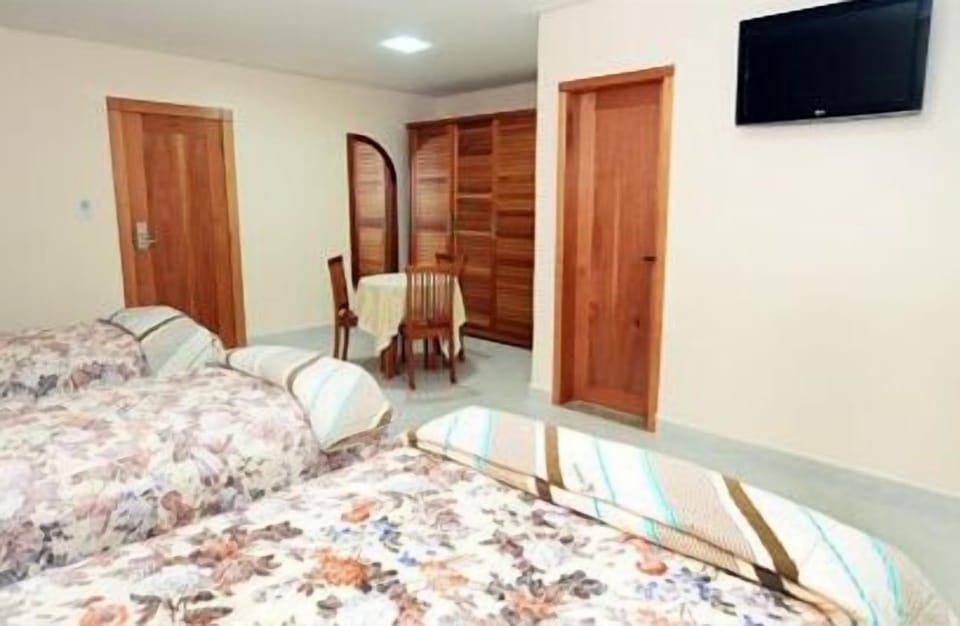 Deluxe Room | Minibar, iron/ironing board (on request), cribs (free), WiFi (free)