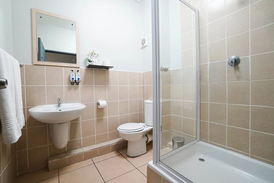 Shower, towels