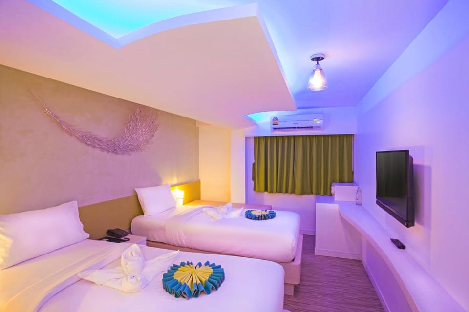 In-room safe, free WiFi, bed sheets