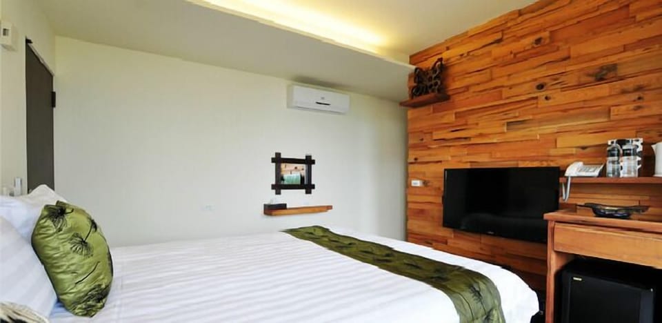 Comfort Double Room | Premium bedding, minibar (free items), blackout drapes, WiFi (free)