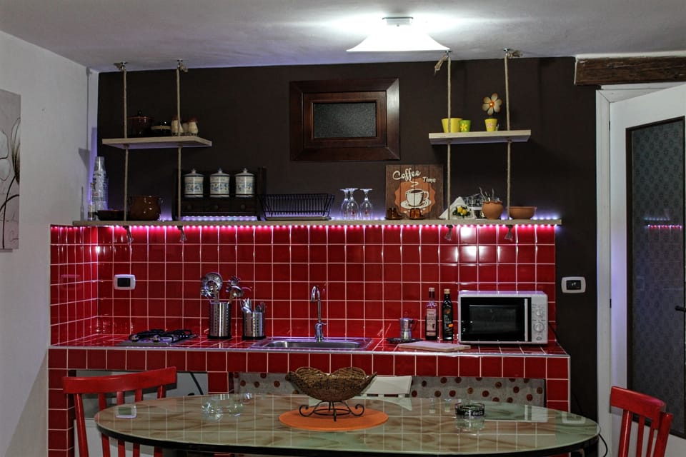 Apartment, 2 Bedrooms, Kitchen | Private kitchen | Fridge, microwave, oven, stovetop