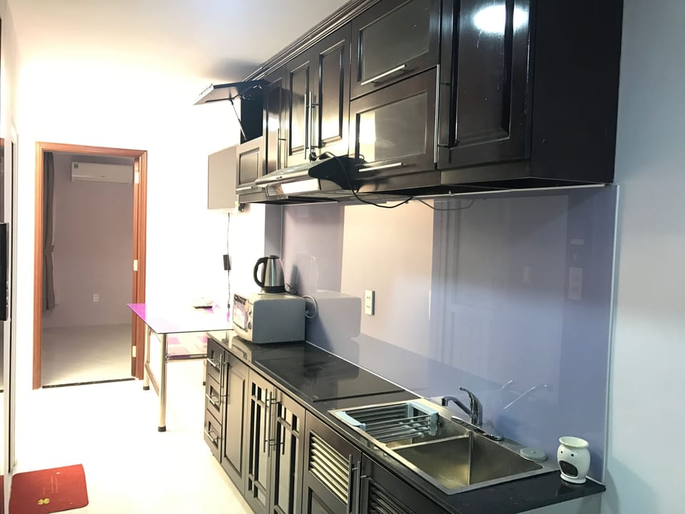 Family Apartment, 2 Bedrooms | Private kitchenette | Mini-fridge, microwave, electric kettle, paper towels