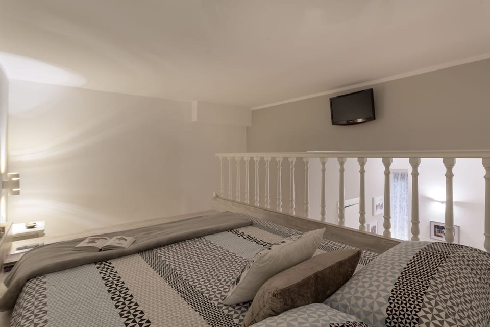 Studio | Desk, soundproofing, iron/ironing board, WiFi (free)
