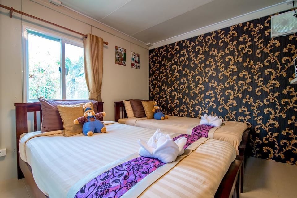 Deluxe Room | Minibar, rollaway beds (surcharge), WiFi (free)