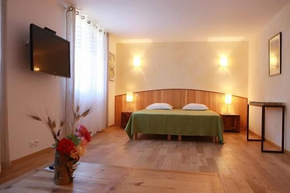 Suite | 1 bedroom, premium bedding, minibar, desk
