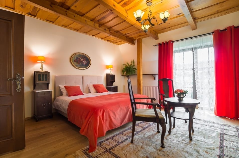 Twin Room, Balcony (Pokoj 2, with extra bed) | Rollaway beds, free WiFi, bed sheets