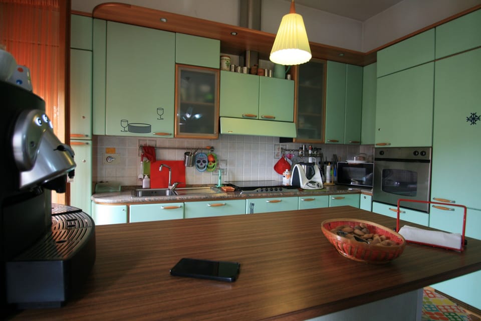Deluxe Double Room | Shared kitchen | Espresso maker, electric kettle