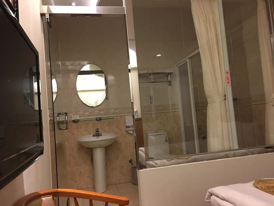 Design Double Room | Desk, blackout drapes, soundproofing, free WiFi