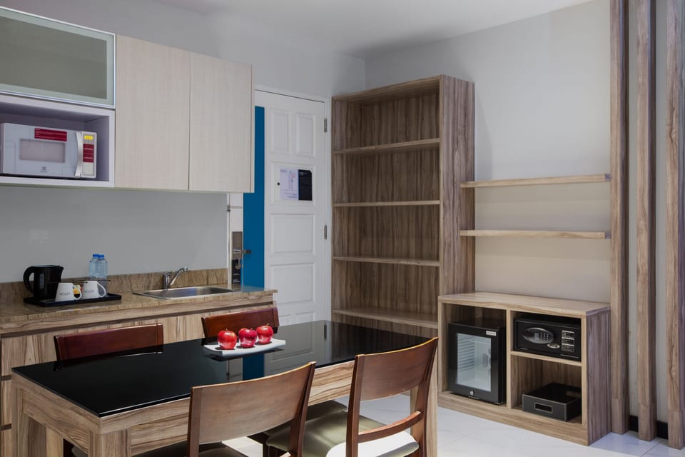 In-room safe, desk, soundproofing, free WiFi