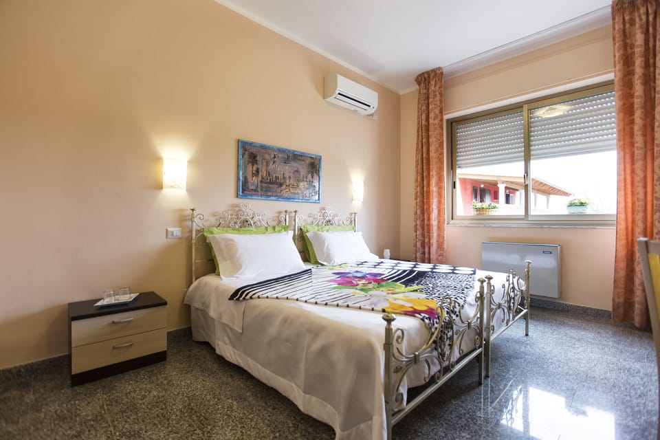 Standard Room | Minibar, desk, blackout drapes, soundproofing