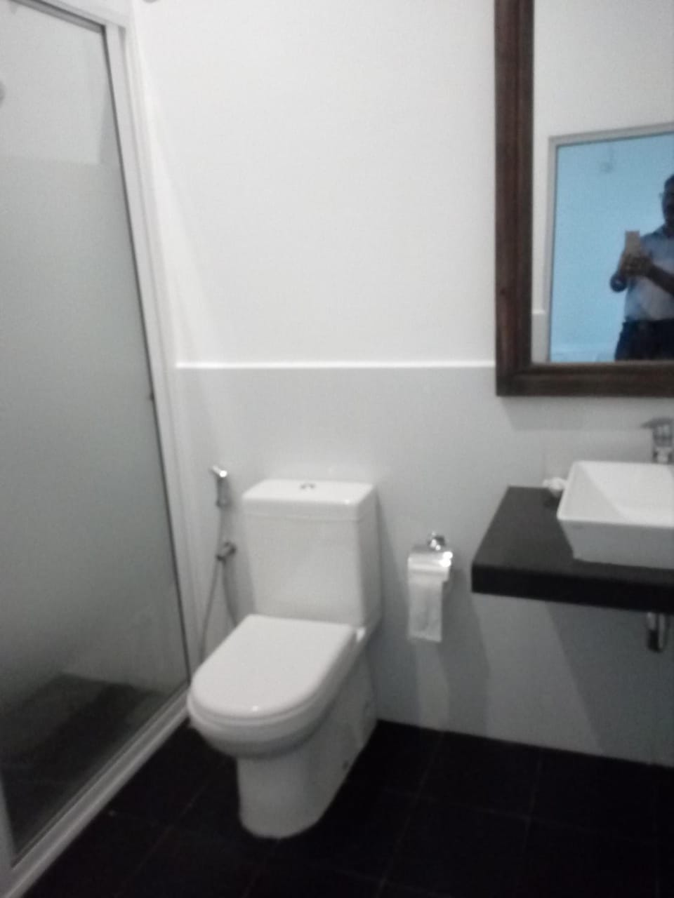 Shower, free toiletries, towels