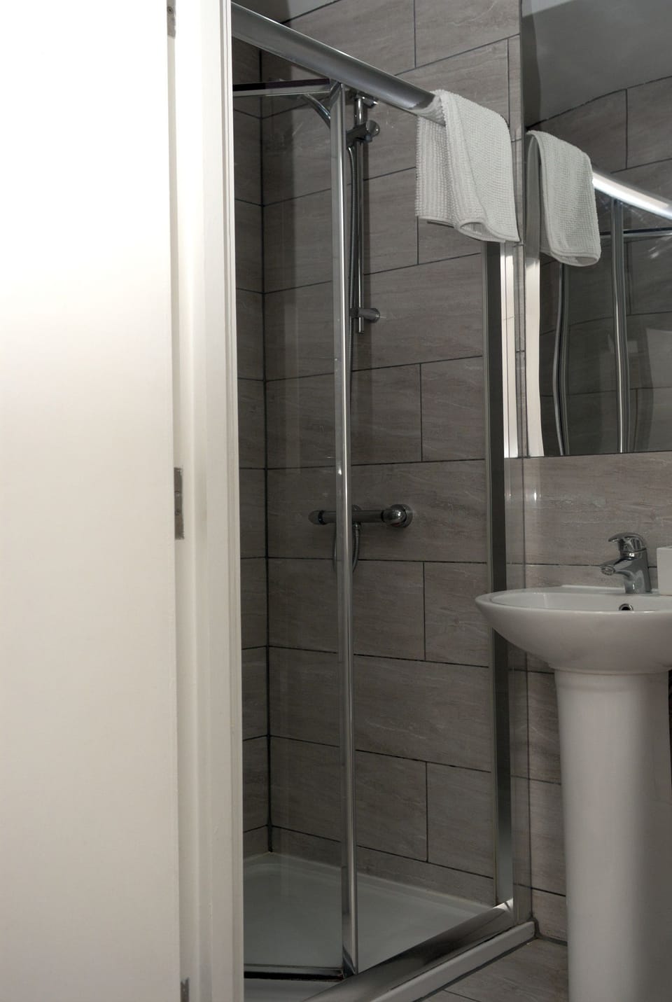 Double Room, Private Bathroom | Bathroom | Shower, free toiletries, hair dryer, towels