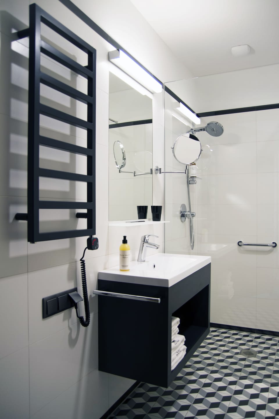 Standard Single Room | Bathroom | Shower, eco-friendly toiletries, hair dryer, towels