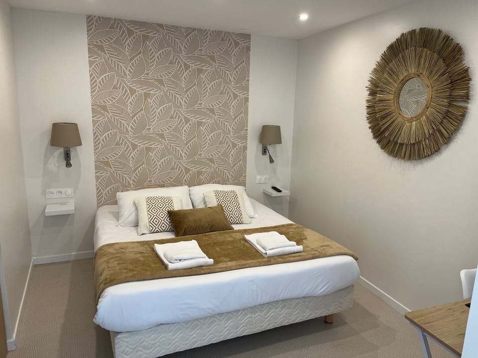 Comfort Double Room | Blackout drapes, soundproofing, free WiFi, bed sheets