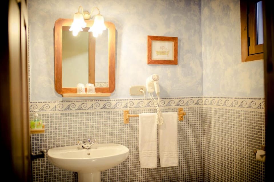 Double or Twin Room | Bathroom | Shower, free toiletries, hair dryer, bidet