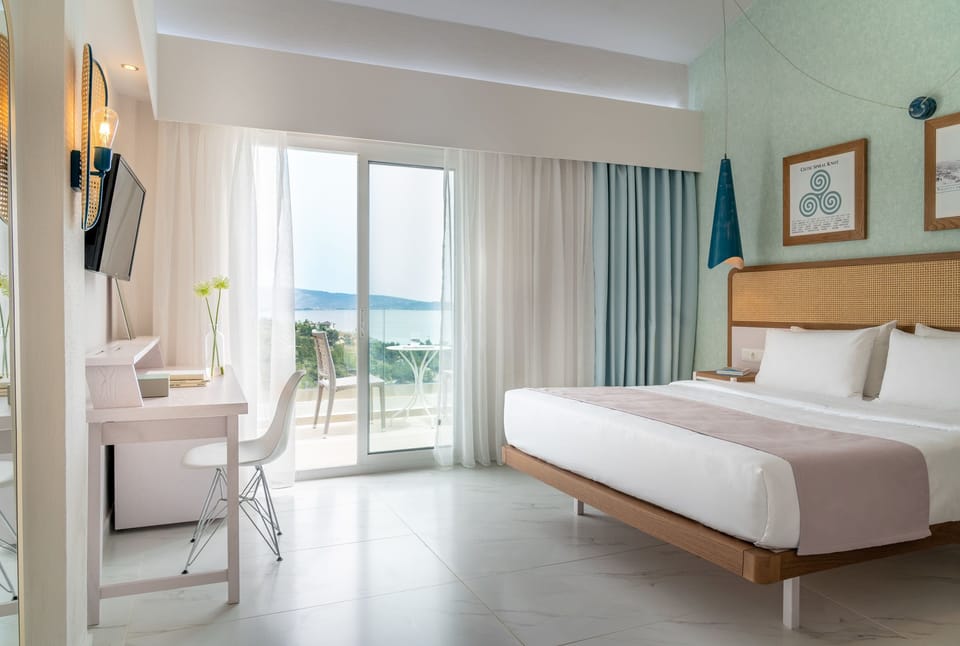 Premium bedding, in-room safe, desk, soundproofing