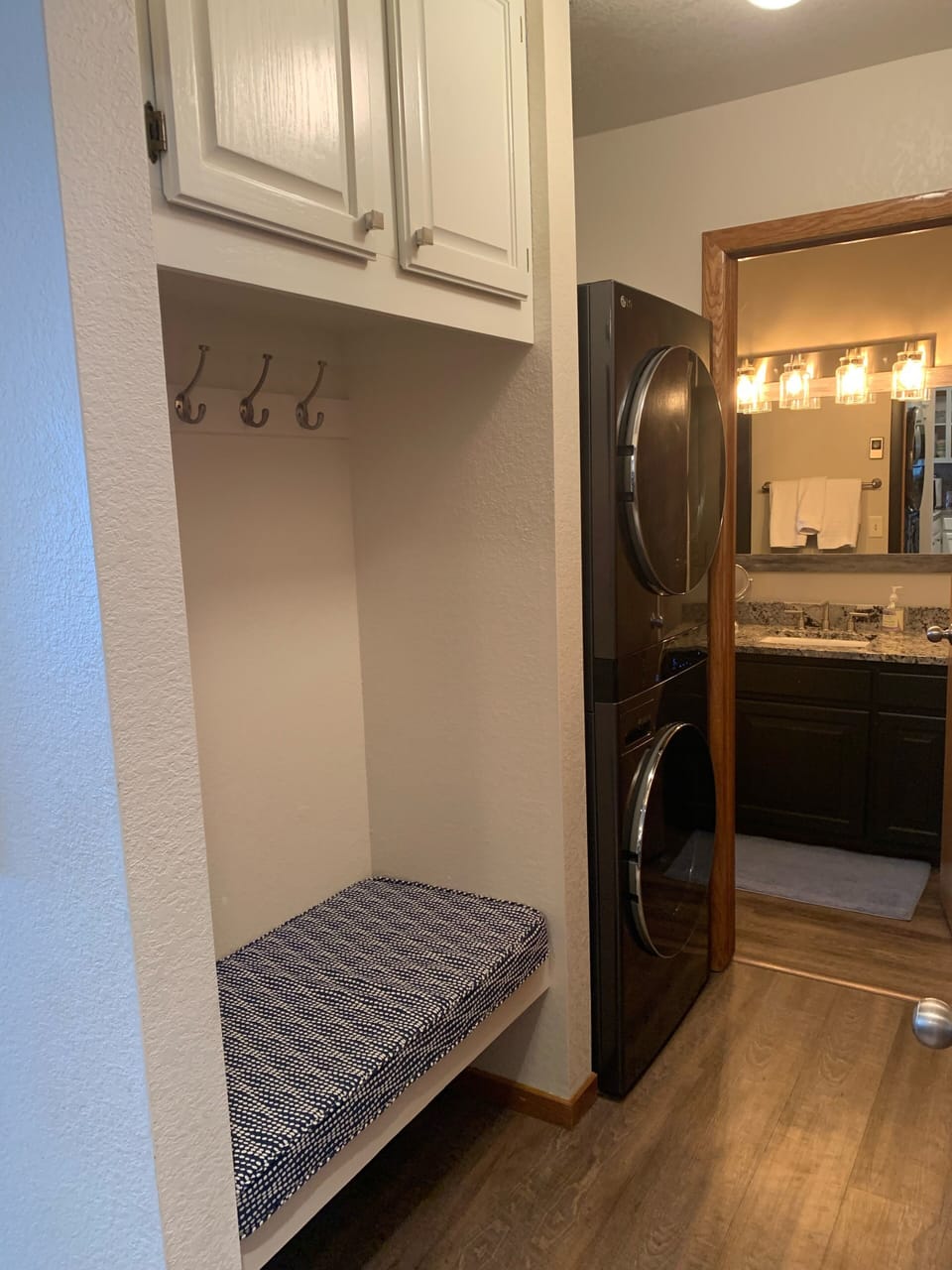 Mud room area and full size washer/dryer