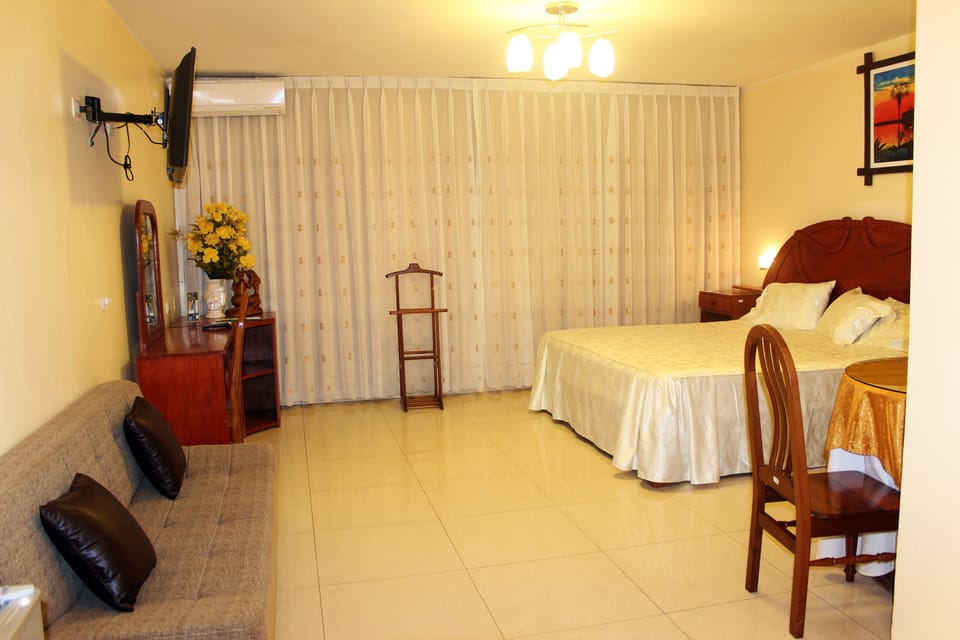 Suite | Minibar, in-room safe, desk, iron/ironing board (on request)