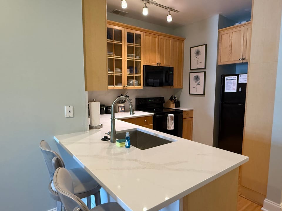 Fully stocked kitchen - Lots of pantry space