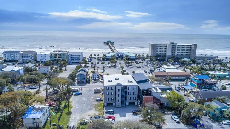 Beachwalk Villas - Close To Folly Pier!