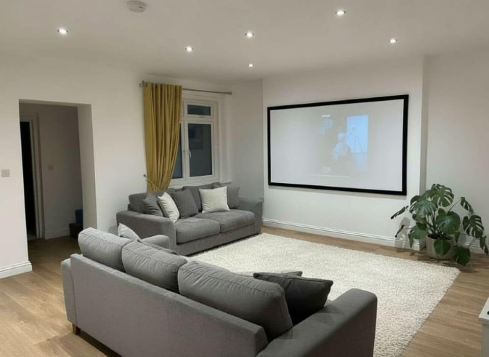 Luxury House | Living area | Smart TV, Netflix, streaming services