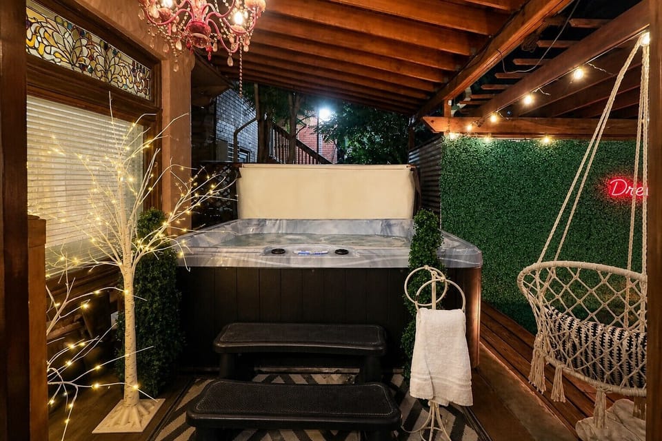Indoor spa tub