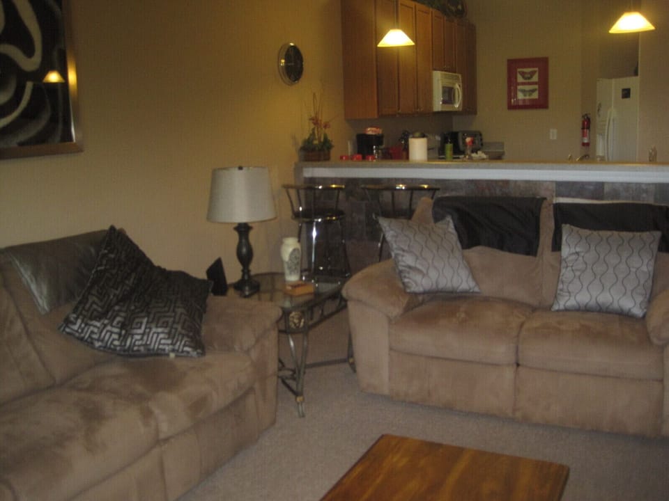 Reclining sofa and reclining love seat