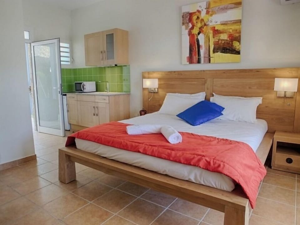 8 bedrooms, premium bedding, Select Comfort beds, minibar